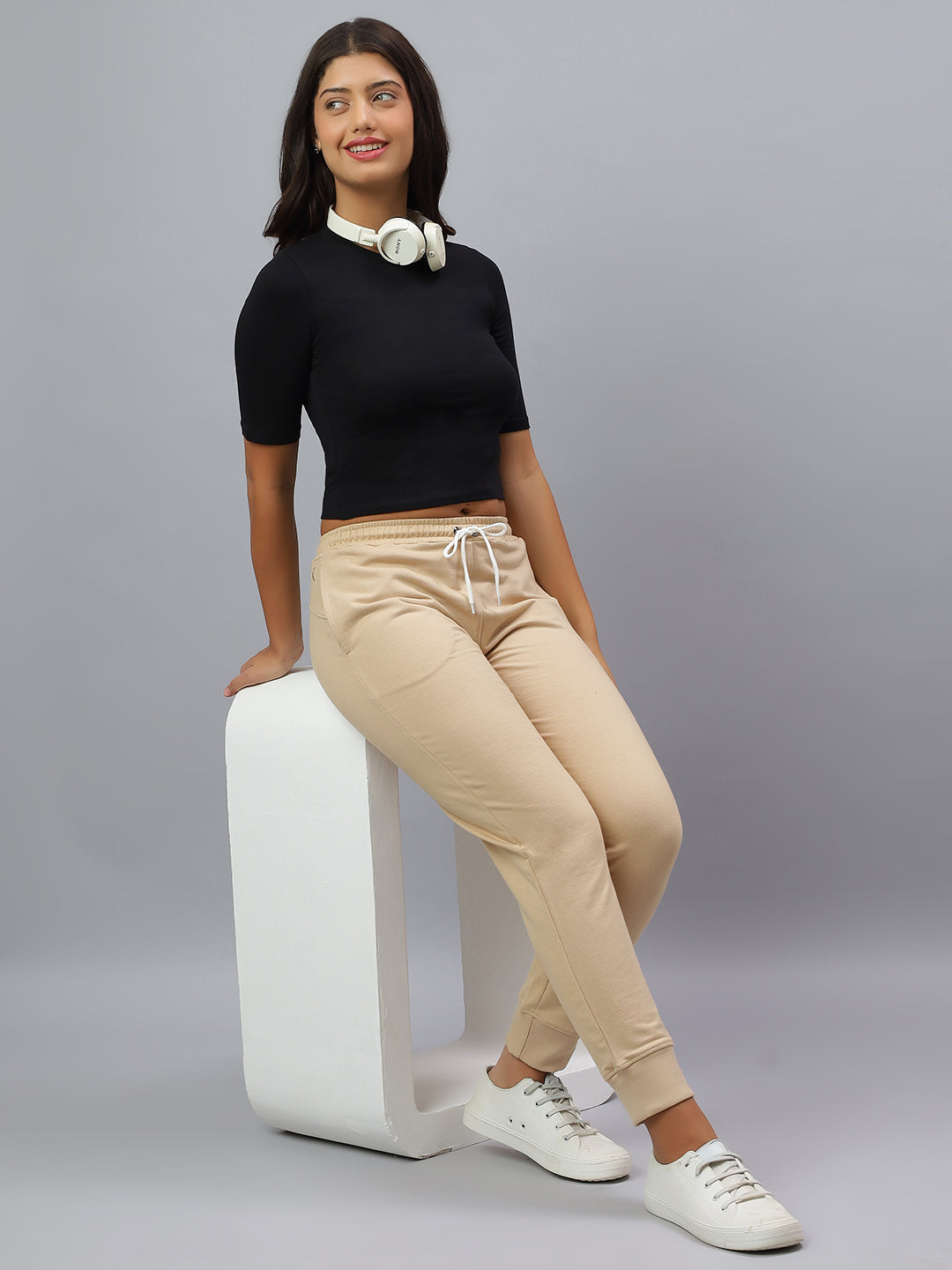 Solid Women Crop Elbow Sleeves- Black